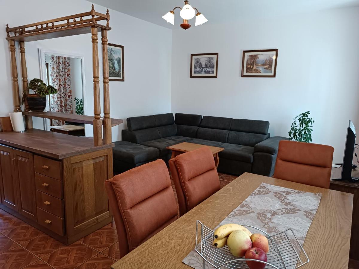 Apartments Ivicek โปเรช ภายนอก รูปภาพ